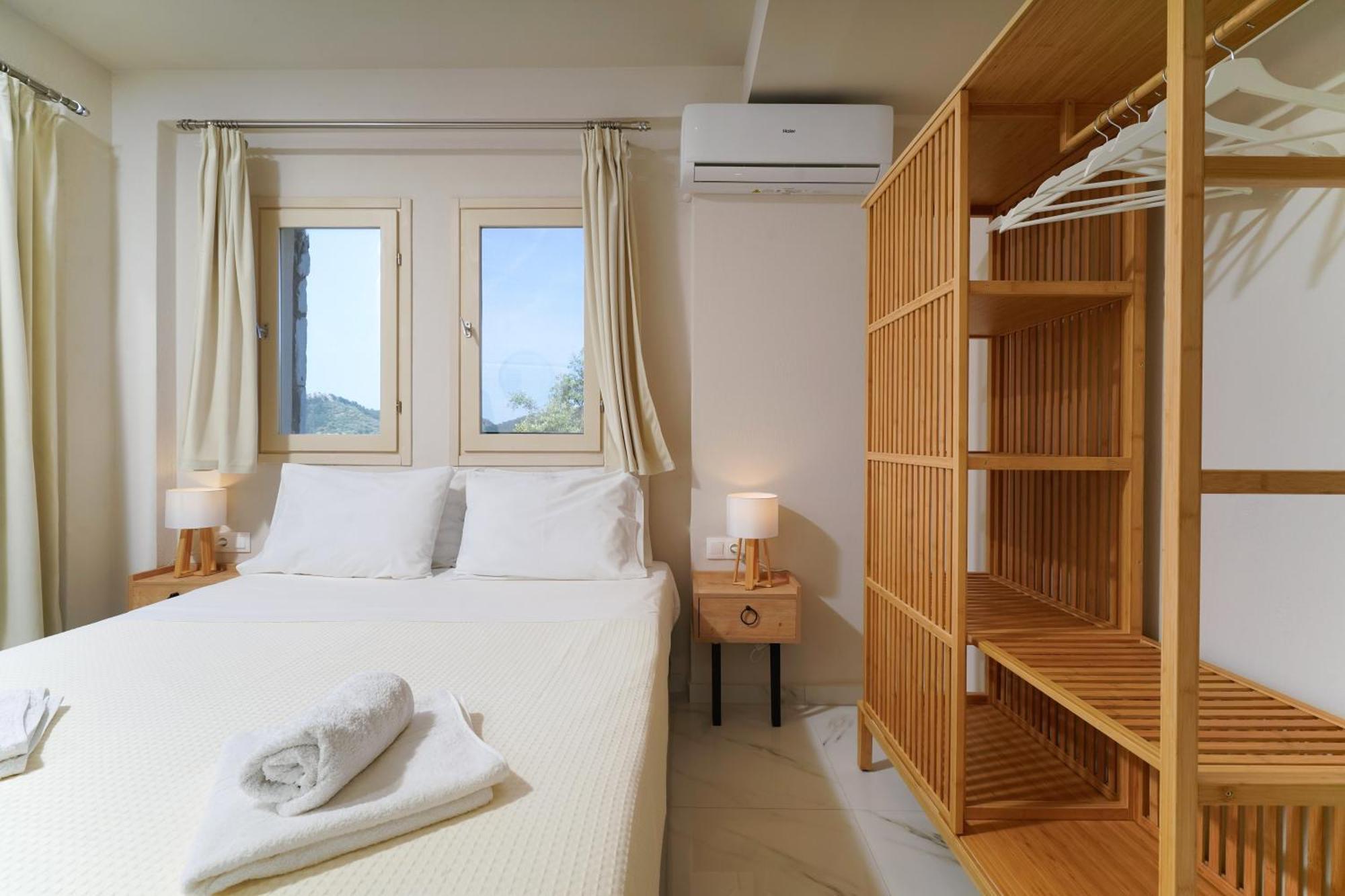 Helicon Luxury Villa *